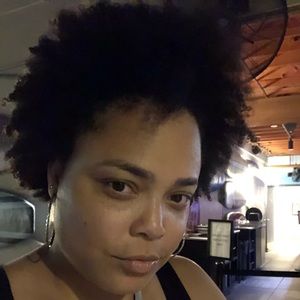 Meet your Posher, Leigh